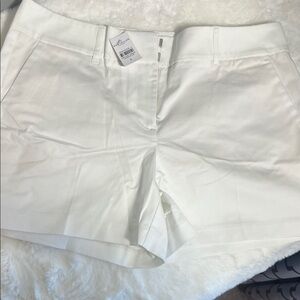 Ann Taylor Women's Classic White Stretch Shorts Size 6